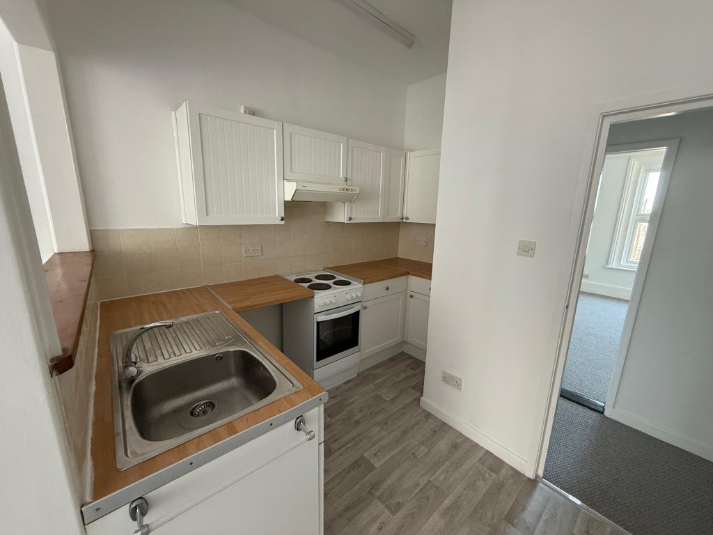Lot: 55 - FIRST FLOOR FLAT - Kitchen